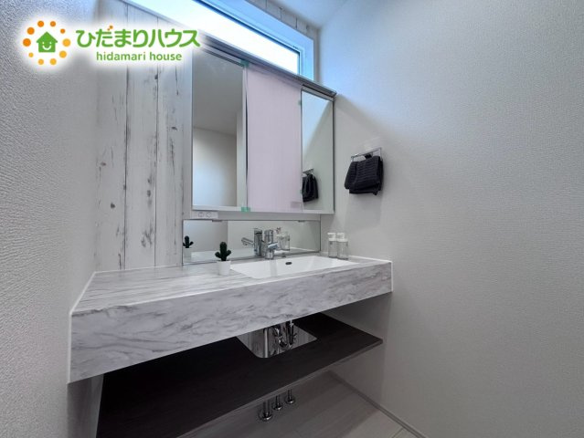 北本市中丸7丁目　新築戸建　ブルーミング03の独立洗面台
