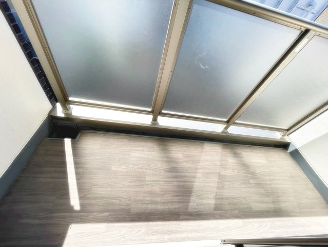 アルコーブ仁川のバルコニー|外からの目が気にならないバルコニーで洗濯物が干せます