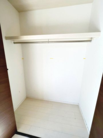 アルコーブ仁川の収納|こまごまとしたものを収納できそうですね