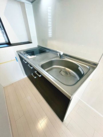 アルコーブ仁川のキッチン|コンパクトなキッチンで掃除もラクラク