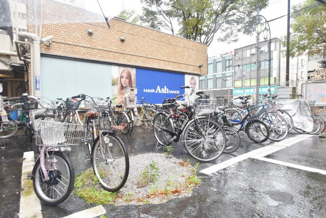 【駐輪場】 | 八幡山ビューグリーン | 自転車置き場あり。空き区画の有無や駐輪料金、各戸の台数制限などについては、改めてお問い合わせください。～即日のご見学可能～　お問合せはお気軽にどうぞ。
