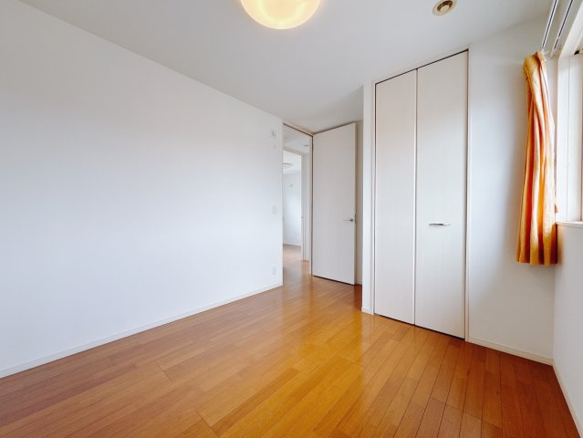【中古戸建】太田市南矢島町の洋室|■洋室｜子供部屋のメリットは「自立心を養うことができる」「自分で整理整頓できるようになる」そして、お子様が成長した際には「プライバシーを確保できる」といい事だらけ♪