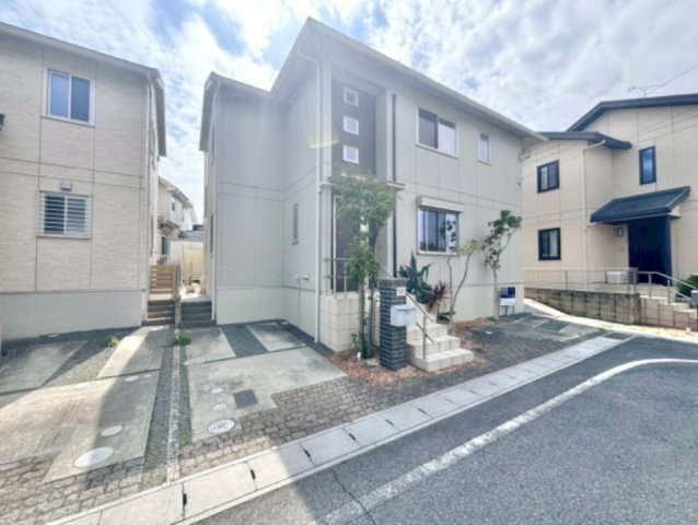 【中古戸建】太田市南矢島町の外観|■外観｜特徴のある個性的な住まいと美しい街並み、そして住みやすい環境を、ぜひ現地でご覧になりませんか。お気軽にお問合せください(^^) 