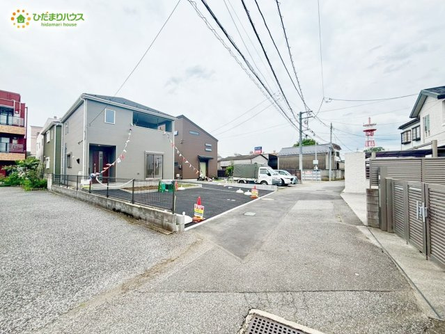野田市野田第12　新築戸建　1号棟の前面道路含む現地写真|交通量の少ない前面道路は、小さなお子様のいるご家庭でも安心です！