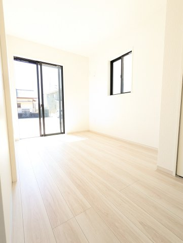 水戸市堀町　25期の洋室|LDK隣にある洋室は、来客用やお子様との遊ぶスペースにぴったりです
