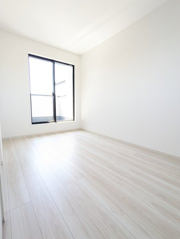 水戸市堀町　25期の洋室|洋室の写真です。フローリングの部屋は家具やインテリアともマッチしてお洒落感が出やすく身の周りの整理がしやすく魅力的です～♪