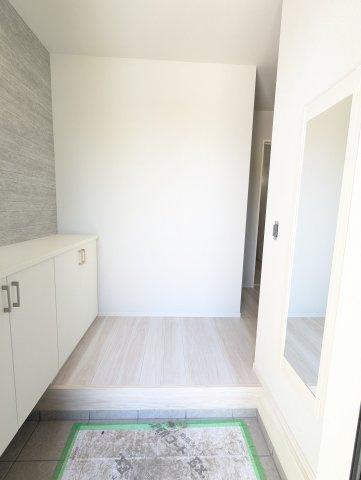 水戸市堀町　25期の玄関|白を基調とした明るく清潔感のある玄関です