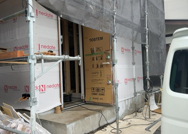 【内装】 | 建物建築の外壁の主流となっているサイディング仕様は、板を外壁に貼り合わせる施工方法です。金属系・木質系・窯業系があり、断熱性や耐用性などが異なります。外壁の色やデザインなど詳細は現地でご確認ください。