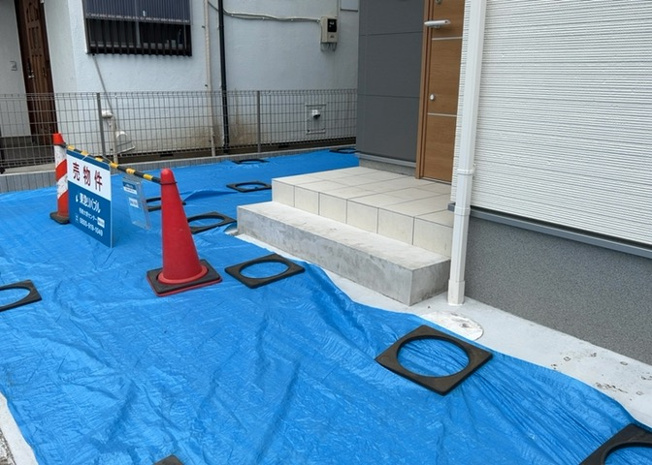 【設備】 | 敷地内には、散水栓や立水栓があります。水道水を直接利用できるため、水を運ぶ手間を省くことが出来ます。大量の水を必要とする洗車作業や清掃などに役立ちます。その他設備とあわせて、現地でご確認ください。