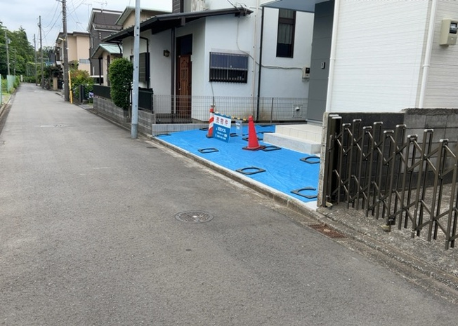 【前面道路含む現地写真】 | お持ちの車種によっては前面道路が広い方が便利でしょう。しかし、前面道路が広ければその分交通量が多くなるため、騒音などが気になる場合があります。実際に現地を見学し、周辺交通量や騒音などを確認しましょう！