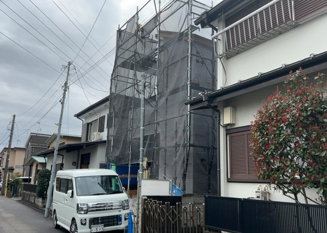 【前面道路含む現地写真】 | お持ちの車種によっては前面道路が広い方が便利でしょう。しかし、前面道路が広ければその分交通量が多くなるため、騒音などが気になる場合があります。実際に現地を見学し、周辺交通量や騒音などを確認しましょう！