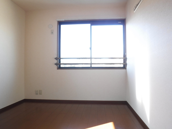 ロイヤルクレッセント西登戸の内装