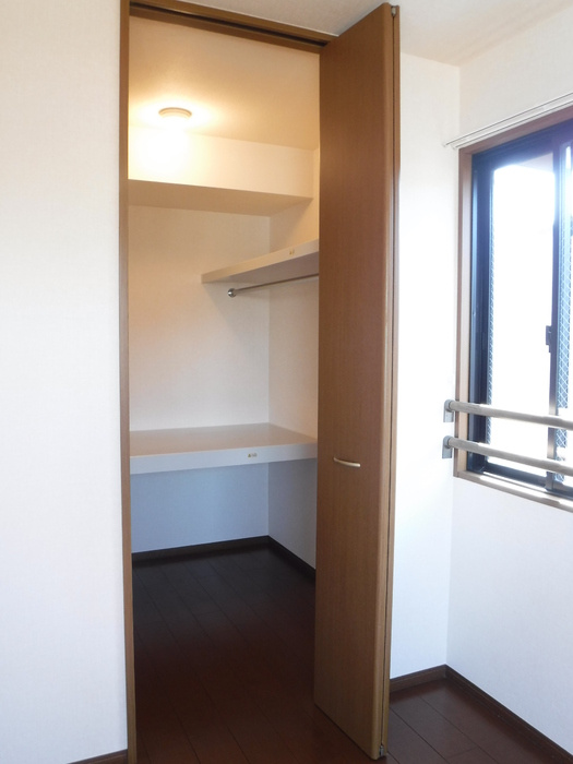 ロイヤルクレッセント西登戸の収納