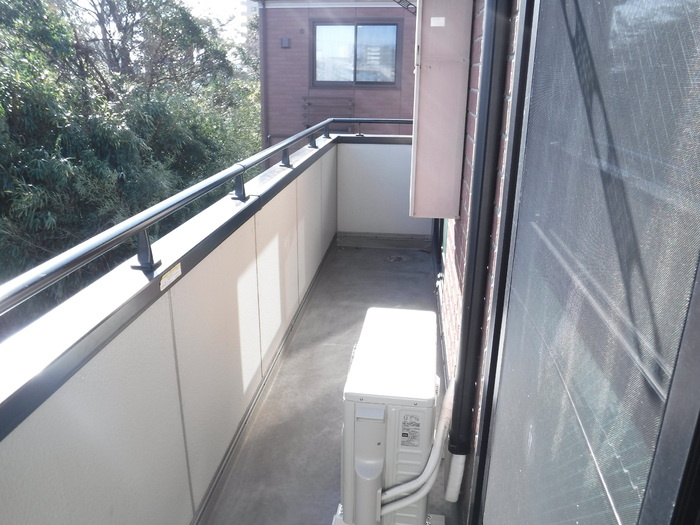 ロイヤルクレッセント西登戸のバルコニー