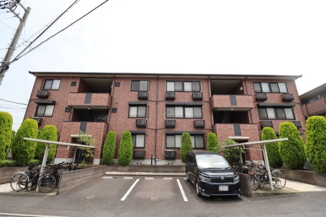 ロイヤルクレッセント西登戸の外観