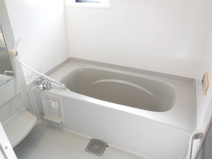 ロイヤルクレッセント西登戸の浴室