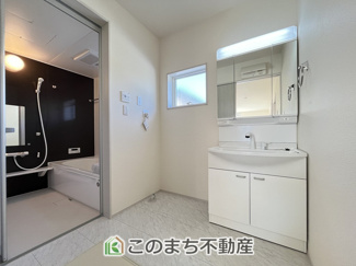 【洗面所】 | Livele Garden.S古河諸川第13　 | シャンプードレッサーで朝の身支度♪伸びるホースでお掃除も簡単清潔です！
