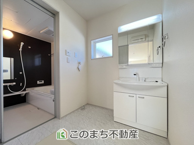 【洗面所】 | Livele Garden.S古河諸川第13　 | シャンプードレッサーで朝の身支度♪伸びるホースでお掃除も簡単清潔です！
