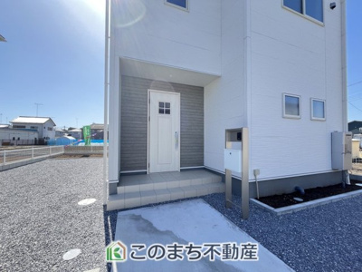 【玄関】 | Livele Garden.S古河諸川第13　 | 玄関キーは上下２箇所のダブルロックキーで安全に配慮してます☆
