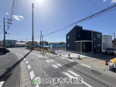 【前面道路含む現地写真】 | Livele Garden.S古河諸川第13　 | 前面道路が広いので、陽当り・解放感◎になっております！
