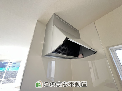 【キッチン】 | Livele Garden.S古河諸川第13　 | お手入れ簡単！スッキリとしていながら機能的な換気扇が標準で備わっています！
