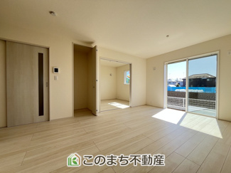 【居間・リビング】 | Livele Garden.S古河諸川第13　 | 陽当たり良好な開放感のある大きなリビング♪

