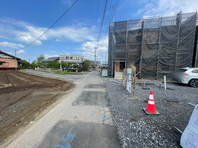 新築戸建・新築建売　伊勢崎市境米岡第3　境東小学校・境南中学校の前面道路含む現地写真