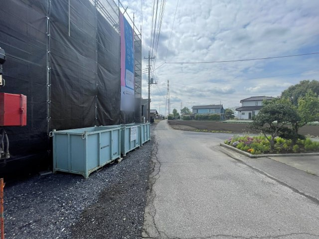 新築戸建・新築建売　伊勢崎市境米岡第3　境東小学校・境南中学校の前面道路含む現地写真