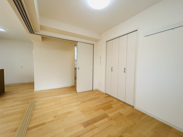 メゾンパークス黄金森	の洋室