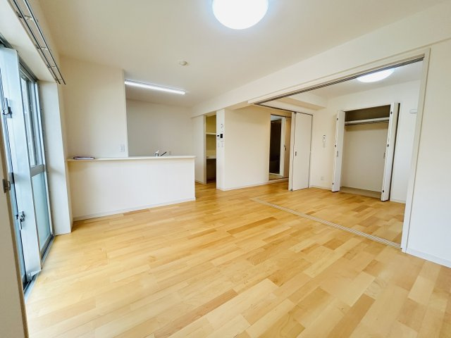 メゾンパークス黄金森	の居間・リビング