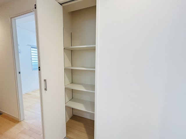 メゾンパークス黄金森	の収納