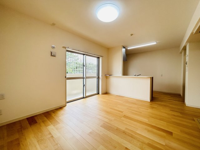 メゾンパークス黄金森	の居間・リビング