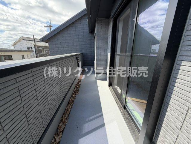 西安威1丁目　未入居一戸建てのバルコニー