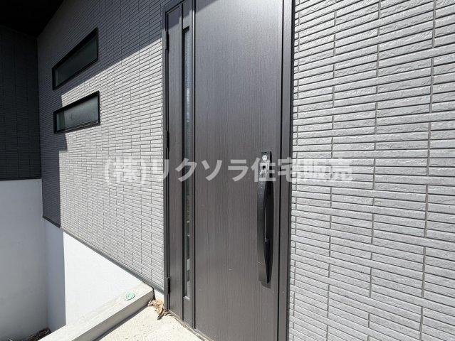 西安威1丁目　未入居一戸建ての玄関