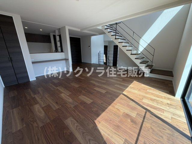 西安威1丁目　未入居一戸建ての居間・リビング