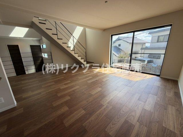 西安威1丁目　未入居一戸建ての居間・リビング