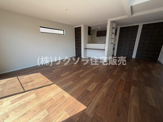 西安威1丁目　未入居一戸建ての居間・リビング