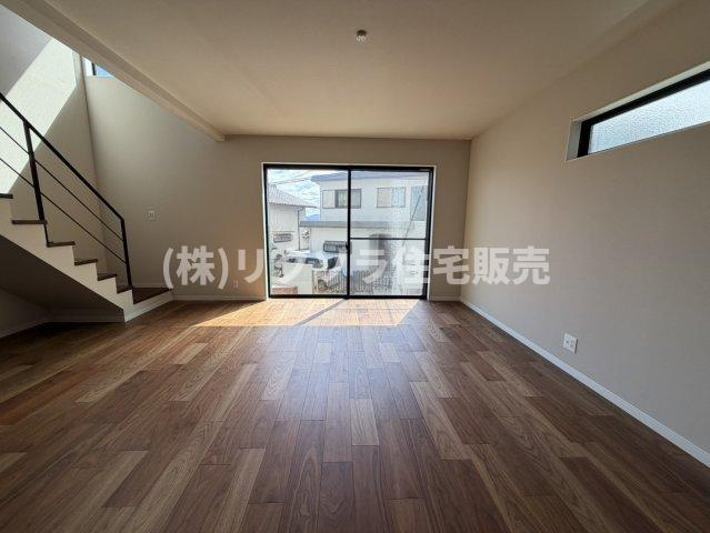 西安威1丁目　未入居一戸建ての居間・リビング