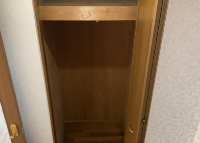【収納】 | デザイン性を重視しすぎて収納が少なかった！なんてことにならないため、事前に現地で収納の数を確認しておくことをお勧めします。クローゼット以外にも床下収納や屋根裏収納、パントリーなどもチェックしましょう。