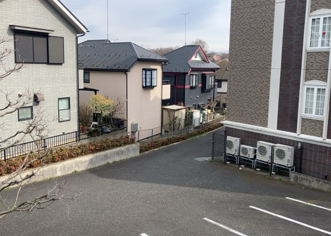 【展望】 | 眺望を気にして物件を探す場合、前面に建物が建っていないか現地で確認しましょう！前面に建物があると景色はもちろん、日当たりや風通しにも影響が出てきます。住んだ時のことを想像しながら現地見学をしましょう。