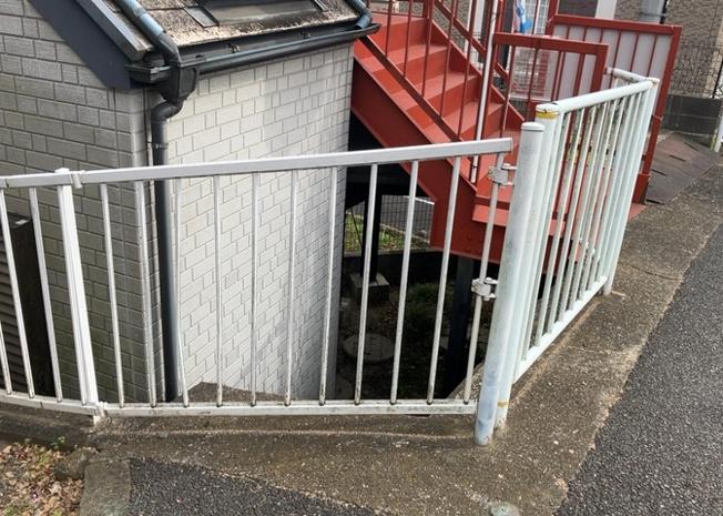 【庭】 | 庭があることでガーデニングや家庭菜園はもちろん、こどもの遊び場やペットを放して遊ぶことができます。また、家の周囲に余裕があるということです。隣地との間があれば、十分な日当たりと、風通しが確保できます。