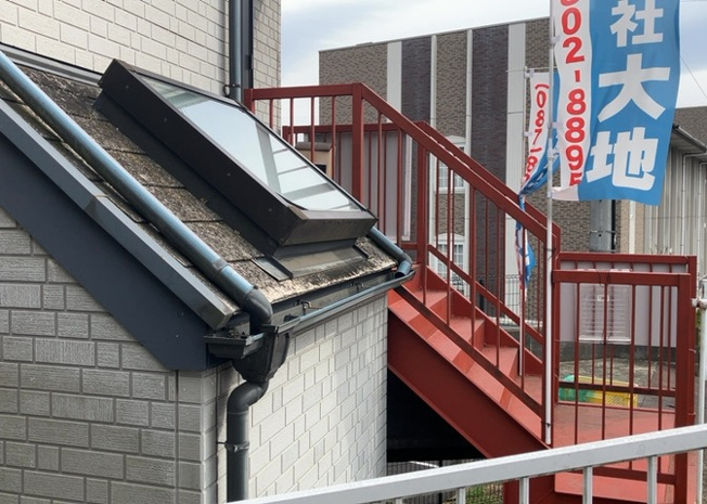 【設備】 | 敷地内に散水栓や立水栓があると便利です。水道水を直接利用できるため、水を運ぶ手間を省くことが出来ます。大量の水を必要とする洗車作業や清掃などに役立ちます。その他設備とあわせて、現地でご確認ください。