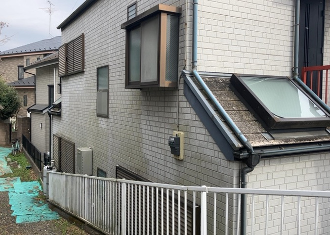 【構造・工法・仕様】 | 木造住宅とは土台、壁、柱など建築物の強度を支える構造体の材に木が使用されている構造を指します。構造体は建物の自重を支えるだけではなく風圧や水圧、積裁荷重などあらゆる衝撃に耐えるための基礎です。