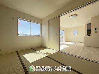 【和室】 | Livele Garden.S古河諸川第13　 | お子様のお昼寝にも便利な和室です。大きな窓から暖かな日差しが差し込みます♪

