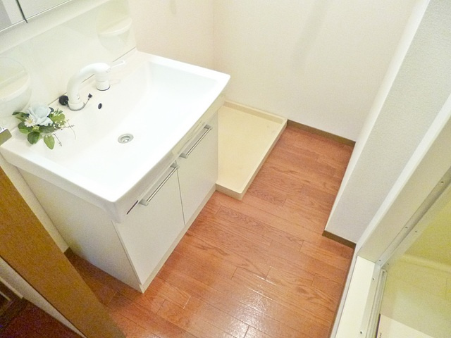 カネダイハウス３の設備|脱衣スペースに室内洗濯機置き場あります♪