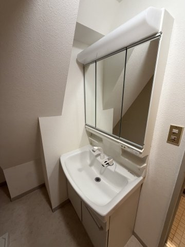 キャニオンマンション三鷹の独立洗面台