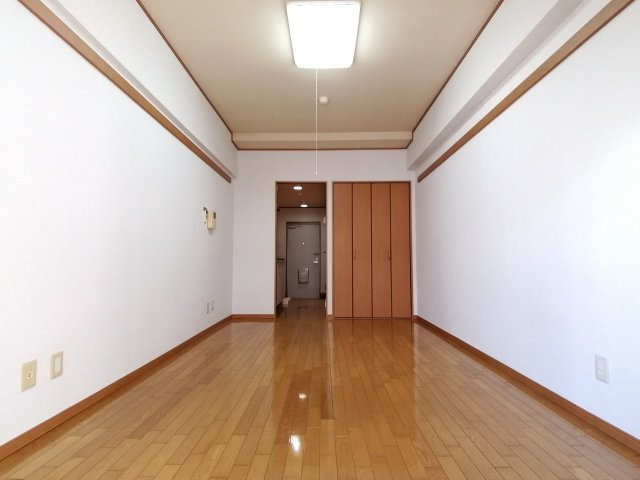 エステュード泉崎の洋室