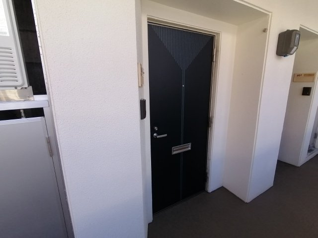 エステュード泉崎の玄関