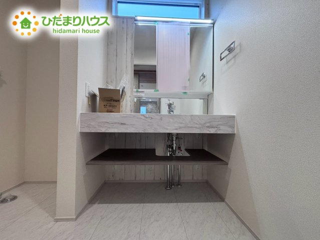 北本市中丸7丁目　新築戸建　ブルーミング11の独立洗面台