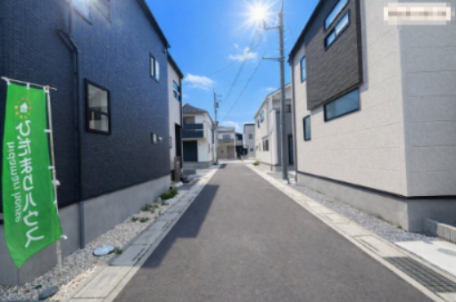 北本市中丸7丁目　新築戸建　ブルーミング11の前面道路含む現地写真